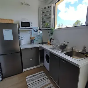 Appartement Joli T2 Rénové Et Calme Quartier Desrochers à De France, Fort-de-France