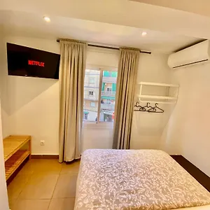 Nuevas Con Bano Privado Frente Al Metro St Mwc Barcelona-fira , L'Hospitalet de Llobregat Espagne